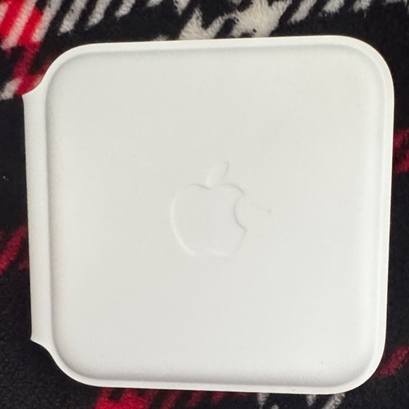 Apple MagSafe Duo Charger in White - Picture 3 of 4